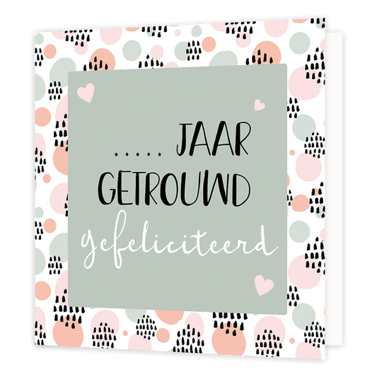 Jaar getrouwd - Formaat: Normaal - Vorm: Vierkant - Huwelijkskaart - Op deze wenskaart staan stippen in diverse kleuren met in het midden een groen vierkant en de tekst: "... jaar getrouwd gefeliciteerd". - Snelwenskaart