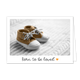 Born to be Loved - Formaat: Klein - Vorm: Liggend - Geboortekaart - Op deze wenskaart staan bruine kinderschoentjes met daaronder de tekst: "Born to be loved". - Snelwenskaart
