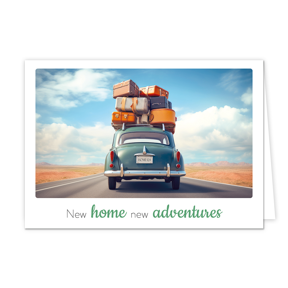 New home new adventures - Formaat: Klein - Vorm: Liggend - Woningkaart - Op deze wenskaart staat een auto met koffers op het dak die op een weg rijdt. Onder de illustratie staat de tekst: "New home new adventures". - Snelwenskaart