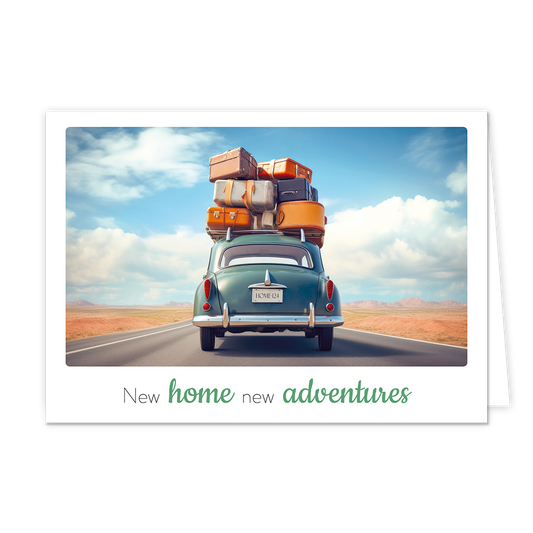 New home new adventures - Formaat: Klein - Vorm: Liggend - Woningkaart - Op deze wenskaart staat een auto met koffers op het dak die op een weg rijdt. Onder de illustratie staat de tekst: "New home new adventures". - Snelwenskaart