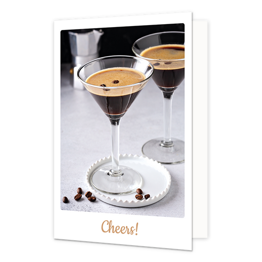 Cheers - Formaat: Klein - Vorm: Staand - Proost kaart - Op deze wenskaart staan twee espresso martini's met daaronder de tekst: "Cheers!". - Snelwenskaart