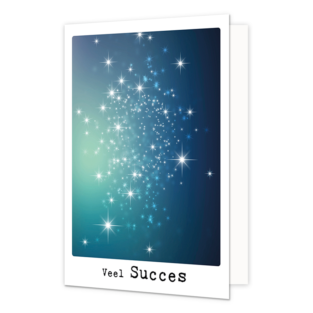 Veel succes - Formaat: Klein - Vorm: Staand - Succes kaart - Op deze wenskaart staan witte sterren op een donkerblauwe hemel achtergrond. Onder de illustratie staat de tekst: "Veel succes". - Snelwenskaart