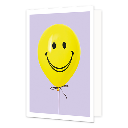 Ballon met smiley - Formaat: Klein - Vorm: Staand - Blanco kaart - Op deze wenskaart staat een gele ballon met een smiley erop, op een paarse achtergrond. - Snelwenskaart
