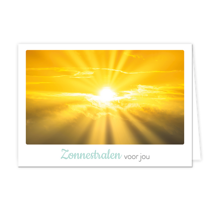 Zonnestralen voor jou - Formaat: Klein - Vorm: Liggend - Complimentenkaart - Op deze wenskaart staat een zon die door de wolken heen schijnt. - Snelwenskaart