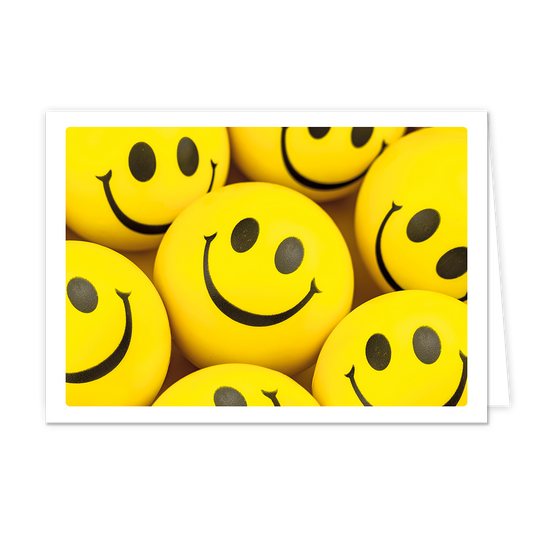 Smiley - Formaat: Klein - Vorm: Liggend - Blanco kaart - Op deze wenskaart staan gele smileys. - Snelwenskaart