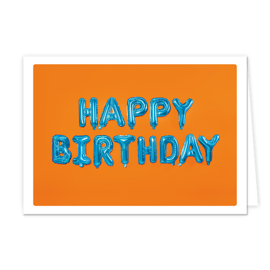 Happy birthday - Formaat: Klein - Vorm: Liggend - Verjaardagskaart - Op deze wenskaart staat de tekst "HAPPY BIRTHDAY" centraal tegen een helder oranje achtergrond. De letters zijn uitgevoerd als glanzende, blauwe folieballonnen, wat de kaart een feestelijk en modern 3D-effect geeft. De afbeelding is omlijst door een brede witte rand, wat zorgt voor een strak contrast met de felle kleuren. - Snelwenskaart