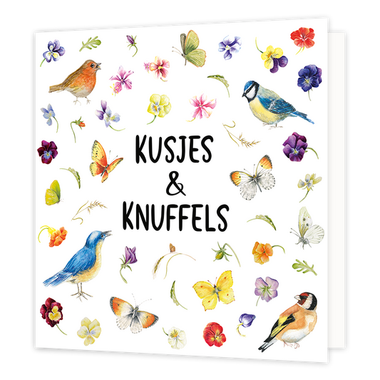 Kusjes & knuffels - Formaat: Normaal - Vorm: Vierkant - Vriendschapskaart - Op deze wenskaart staan vogels, vlinders en bloemen in de kleuren roze, paars, geel, groen, rood en wit. In het midden staat de tekst: "Kusjes & knuffels". - Snelwenskaart