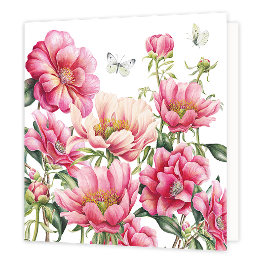 Bloemen - Formaat: Normaal - Vorm: Vierkant - Blanco kaart - Op deze wenskaart staat een gedetailleerde botanische illustratie van diverse roze en lichtgekleurde pioenrozen tegen een witte achtergrond. Tussen de bloemen en groene bladeren zijn twee witte vlinders met zwarte accenten te zien die door de lucht vliegen. De illustratie toont zowel volledig geopende bloemen als dichte bloemknoppen op lange stelen. - Snelwenskaart