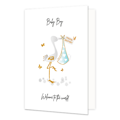 Babyboy welcome to the world - Formaat: Standaard - Vorm: Staand - Geboortekaart - Op deze wenskaart staat een ooievaar die een baby in een blauwe deken vasthoud met de tekst: "Baby Boy welcome to the world". - Snelwenskaart