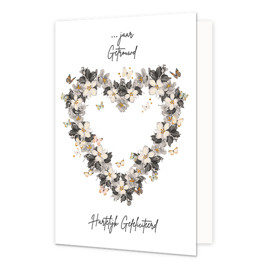 Jaar getrouwd gefeliciteerd - Formaat: Normaal - Vorm: Staand - Huwelijkskaart - Op deze wenskaart staat een hartje gemaakt van bloemen en omringt door vlinders. In de illustratie staan de teksten: "... jaar getrouwd" en "Hartelijk gefeliciteerd". - Snelwenskaart