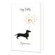 Happy birthday - Formaat: Standaard - Vorm: Staand - Verjaardagskaart - Op deze wenskaart staat een illustratie van een zwarte teckel met een gouden halsband tegen een witte achtergrond. Boven de snuit van de hond zweeft een hartvormige ballon, die omringd wordt door een wolk van kleurrijke en gouden confetti. Bovenaan de kaart staat de tekst "Happy Birthday" en onder de hond staat "To yooooouuuuuu", beide geschreven in een zwart, handgeschreven lettertype. - Snelwenskaart