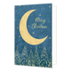 Merry christmas - Formaat: Standaard - Vorm: Staand - Kerstkaart - Op deze wenskaart staat een nachtelijke illustratie van een grote, goudkleurige halve maan tegen een donkerblauwe achtergrond met een patroon van kleine sterretjes. Naast de maan staat de tekst "Merry Christmas" geschreven in een elegant, goudkleurig sierlettertype. Aan de onderzijde van de kaart is een bos van dennenbomen afgebeeld, die zijn weergegeven in goudkleurige stippen en lijnen. - Snelwenskaart