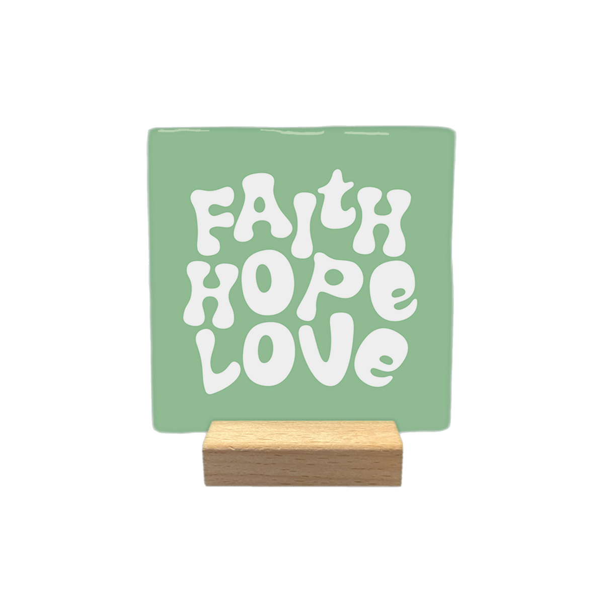 Faith hope love - Decoratie tegel - Formaat: - Op deze decoratietegel staat de tekst "FAITH HOPE LOVE" in witte letters met een speels, golvend lettertype. De tekst is gecentreerd op een groene, vierkante achtergrond. - Snelwenskaart