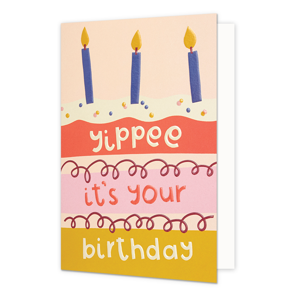 Yippee it's your birthday - Formaat: Normaal - Vorm: Staand - Verjaardagskaart - Op deze wenskaart staat een taart met kaarsjes en de tekst: "Yippee it's your birthday". - Snelwenskaart