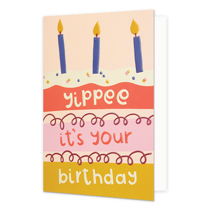 Yippee it's your birthday - Formaat: Normaal - Vorm: Staand - Verjaardagskaart - Op deze wenskaart staat een taart met kaarsjes en de tekst: "Yippee it's your birthday". - Snelwenskaart