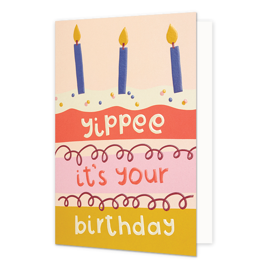 Yippee it's your birthday - Formaat: Normaal - Vorm: Staand - Verjaardagskaart - Op deze wenskaart staat een taart met kaarsjes en de tekst: "Yippee it's your birthday". - Snelwenskaart