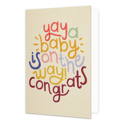 Yay a baby is on the way congrats - Formaat: Standaard - Vorm: Staand - Zwanger kaart - Op deze wenskaart staat de tekst: "Yay a baby is on the way congrats". - Snelwenskaart