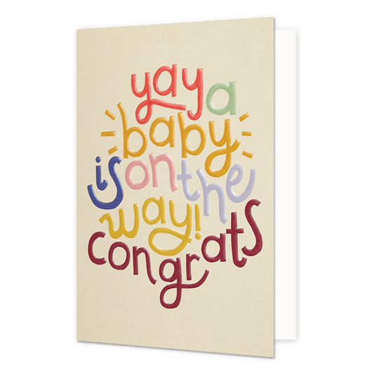 Yay a baby is on the way congrats - Formaat: Normaal - Vorm: Staand - Zwanger kaart - Op deze wenskaart staat de tekst: "Yay a baby is on the way congrats". - Snelwenskaart