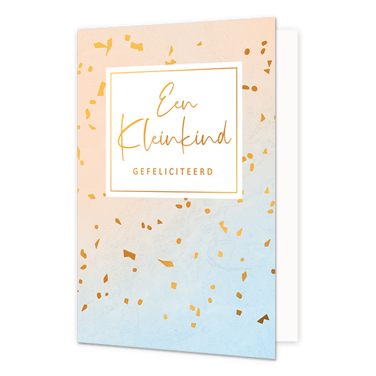 Een kleinkind gefeliciteerd - Formaat: Normaal - Vorm: Staand - Geboortekaart - Op deze artistieke wenskaart is een ontwerp te zien met beige en lichtblauwe achtergrond waarop gouden snippers te zien zijn. - Snelwenskaart