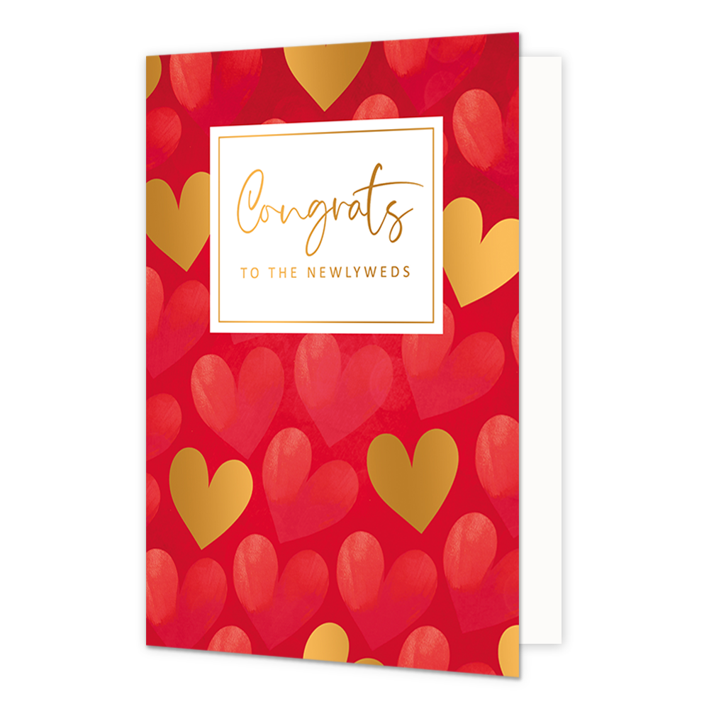 Congrats to the newlyweds - Formaat: Normaal - Vorm: Staand - Huwelijkskaart - Op deze wenskaart zijn rode en gouden hartjes te zien op een rode achtergrond. In het midden zit een wit blok met de gouden tekst: "Congrats to the newlyweds". - Snelwenskaart