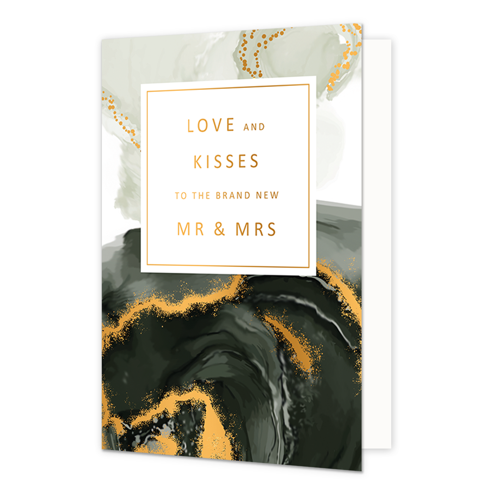 Love and kisses to the brand new MR & MRS - Formaat: Normaal - Vorm: Staand - Huwelijkskaart - Op deze artistieke wenskaart is een ontwerp te zien met de kleuren zwart, wit, beige, grijs en goud. In het midden zit een wit blok met de gouden tekst: "Love and kisses to the brand new MR & MRS". - Snelwenskaart
