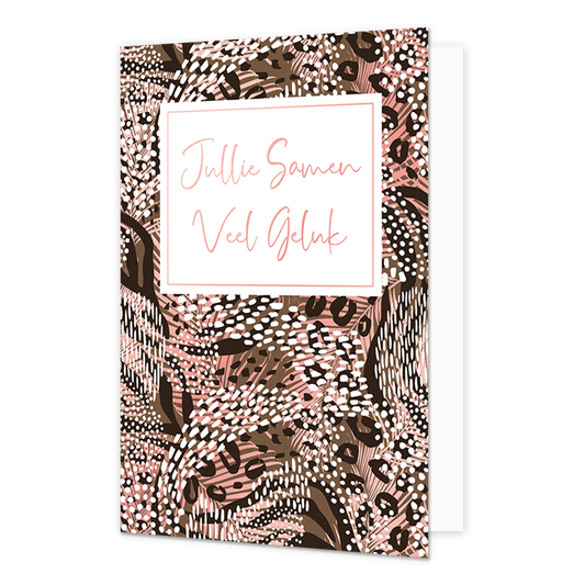 Jullie samen veel geluk - Formaat: Normaal - Vorm: Staand - Huwelijkskaart - Op deze artistieke wenskaart is een ontwerp te zien met de kleuren wit, zwart, bruin en roze. In het midden zit een wit blok met de tekst: "Jullie samen veel geluk". - Snelwenskaart