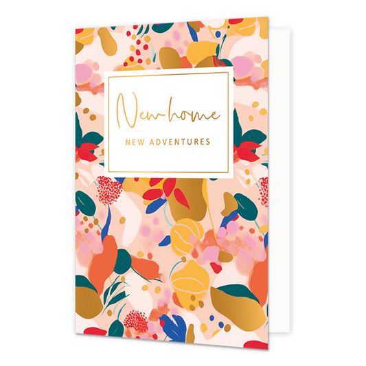 New home new adventures - Formaat: Normaal - Vorm: Staand - Woningkaart - Op deze artistieke wenskaarten zijn diverse bloemen te zien met de kleuren goud, roze, geel, wit rood, groen en blauw. In het midden zit een wit blok met de gouden tekst: "New home new adventures". - Snelwenskaart