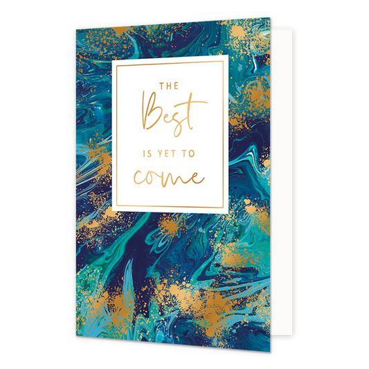 The best is yet to come - Formaat: Normaal - Vorm: Staand - Succes kaart - Op deze artistieke kaart is een ontwerp te zien met de kleuren blauw, turquoise en goud. In het midden zit een wit blok met de gouden tekst: "The best is yet to come". - Snelwenskaart
