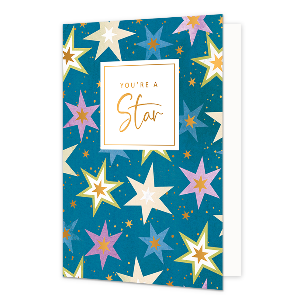 You're a star - Formaat: Normaal - Vorm: Staand - Complimentenkaart - Op deze wenskaart zijn sterren in de kleuren beige, paars, blauw, groen, goud en wit te zien, met een donkerblauwe achtergrond. In het midden zit een wit blok met de gouden tekst: "You're a star". - Snelwenskaart