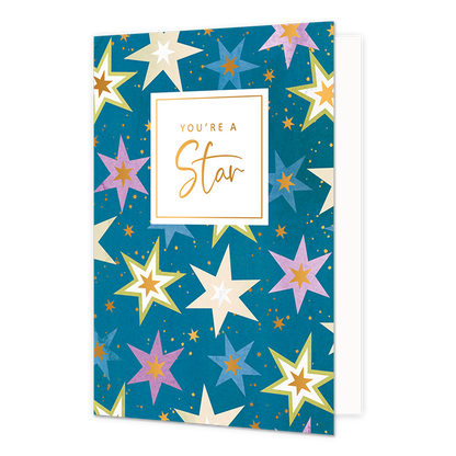 You're a star - Formaat: Normaal - Vorm: Staand - Complimentenkaart - Op deze wenskaart zijn sterren in de kleuren beige, paars, blauw, groen, goud en wit te zien, met een donkerblauwe achtergrond. In het midden zit een wit blok met de gouden tekst: "You're a star". - Snelwenskaart