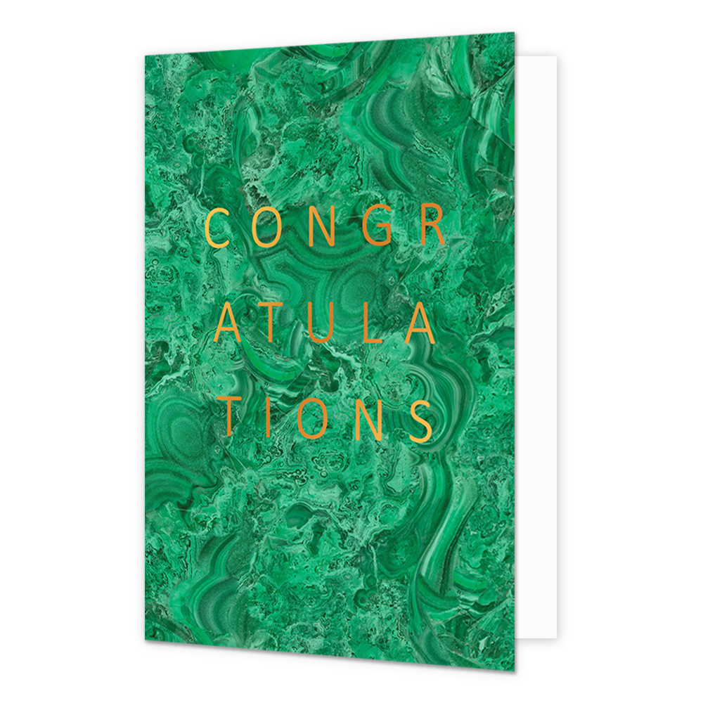 Congratulations - Formaat: Standaard - Vorm: Staand - Felicitatiekaart - Op deze artistieke wenskaart zijn diverse vormen te zien in de kleur groen. In het midden staat de tekst: "Congratulations" in gouden letters. - Snelwenskaart