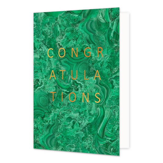Congratulations - Formaat: Normaal - Vorm: Staand - Felicitatiekaart - Op deze artistieke wenskaart zijn diverse vormen te zien in de kleur groen. In het midden staat de tekst: "Congratulations" in gouden letters. - Snelwenskaart