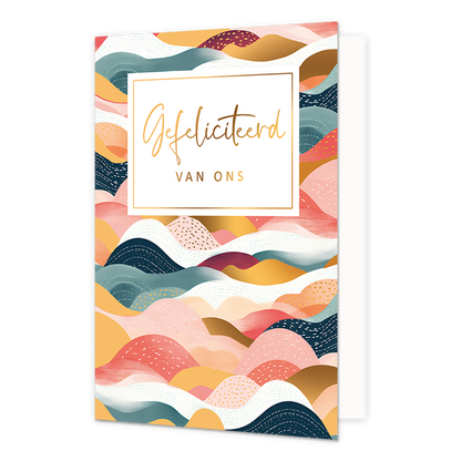 Gefeliciteer van ons - Formaat: Standaard - Vorm: Staand - Felicitatiekaart - Op deze wenskaart is een ontwerp te zien geïnspireerd op wolken met de kleuren wit, blauw, roze, goud en rood. In het midden zit een wit blok met de gouden tekst: "Gefeliciteerd van ons". - Snelwenskaart