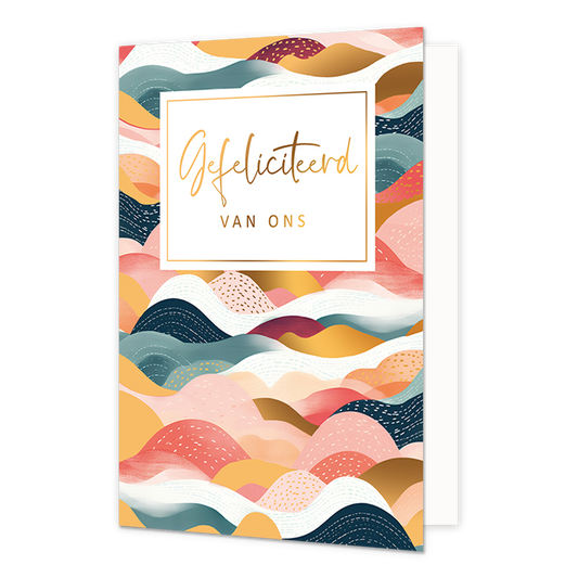Gefeliciteer van ons - Formaat: Normaal - Vorm: Staand - Felicitatiekaart - Op deze wenskaart is een ontwerp te zien geïnspireerd op wolken met de kleuren wit, blauw, roze, goud en rood. In het midden zit een wit blok met de gouden tekst: "Gefeliciteerd van ons". - Snelwenskaart