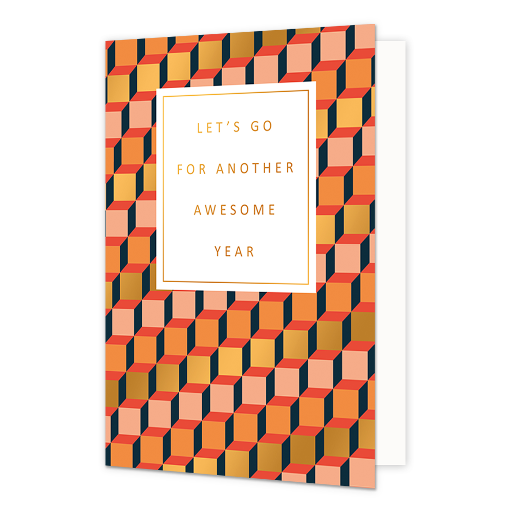 Let's go for another awesome your - Formaat: Normaal - Vorm: Staand - Verjaardagskaart - Op deze wenskaart zijn blokken te zien waarbij de boven een rode kleur heeft, de rechter zijkant een donker blauwe kleur en de voorzijde de kleur oranje, licht roze of goud heeft. In het midden zit een wit blok met de tekst: "Let's go for another awesome year". - Snelwenskaart