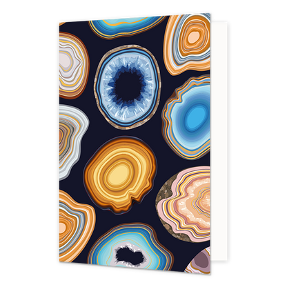 Kristalrijk - Formaat: Standaard - Vorm: Staand - Blanco kaart - Op deze artistieke wenskaart zijn vormen zichtbaar die lijken op de doorsnede van kristal, in de kleuren goud, blauw, rode, oranje en beige. - Snelwenskaart