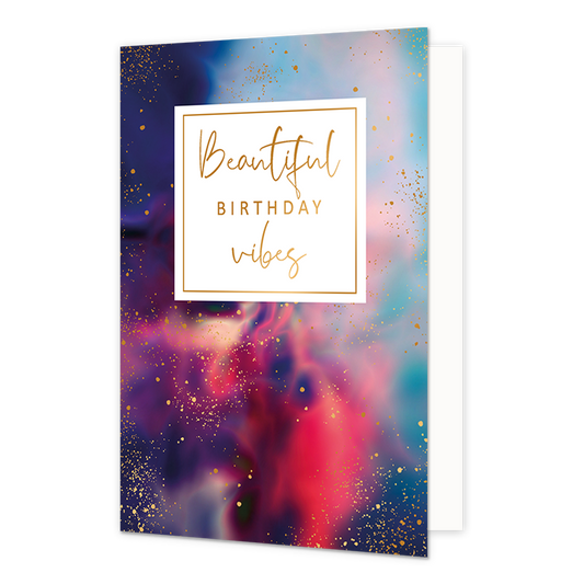 Beautiful birthday vibes - Formaat: Normaal - Vorm: Staand - Verjaardagskaart - Op deze artistieke wenskaart is een ontwerp te zien met de kleuren blauw, roze, rood en goud. In het midden zit een wit blok met de gouden tekst: "Beautiful birthday vibes". - Snelwenskaart