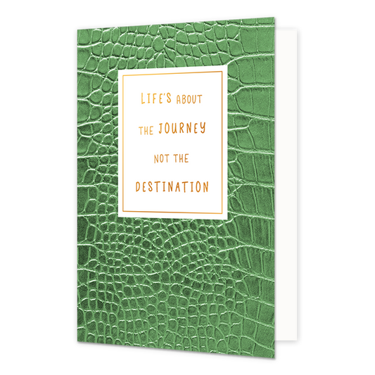 Life's about the journey not the destination - Formaat: Normaal - Vorm: Staand - Afscheidskaart - Op deze wenskaart is een ontwerp te zien dat lijkt op een reptielenhuid in de kleur groen. In het midden zit een wit blok met de gouden tekst: "Life's about the journey not the destination". - Snelwenskaart