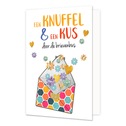 Een knuffel & een kus - Formaat: Normaal - Vorm: Staand - Vriendschapskaart - Op deze wenskaart staat een envelop waar bloemen en hartjes uit komen. Daarboven staat de tekst: "Een knuffel & een kus door de brievenbus". - Snelwenskaart
