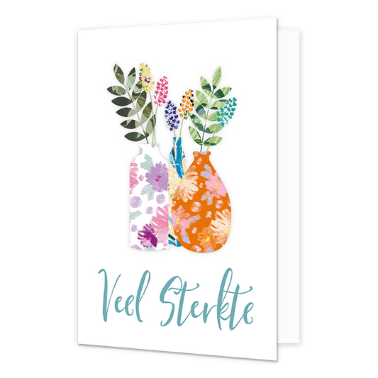 Veel Sterkte - Formaat: Normaal - Vorm: Staand - Sterkte kaart - Op deze wenskaart staan drie vasen met bloemen en daaronder de tekst: "Veel sterkte". - Snelwenskaart
