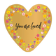 You are loved - Formaat: Groot - Vorm: Hart - Denken aan kaart - Op deze harten wenskaart is een goudkleurige achtergrond te zien met een decoratieve rand van kleurrijke bloemen, kleine hartjes en groene blaadjes. Centraal staat de tekst "You are loved" geschreven in een sierlijk, zwart lettertype. Het ontwerp oogt speels en vrolijk door de verscheidenheid aan felle kleuren die in de bloemen en hartjes zijn verwerkt. De combinatie van de goudkleurige basis met de vrolijke rand illustreert een hartelijke en