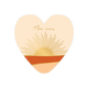 Mooi mens - Formaat: Standaard - Vorm: Hart - Denken aan kaart - Op deze harten wenskaart is een minimalistisch ontwerp te zien met een beige achtergrond en een gestileerde zonsopgang. De zon is afgebeeld als een goudkleurige halve cirkel met stralen, waaronder een horizontale baan in een diepe oranjerode kleur ligt. Boven de zon staat de tekst "Mooi mens" in een cursief, goudkleurig lettertype. Het geheel straalt rust en eenvoud uit door het beperkte kleurgebruik en de strakke lijnen. - Snelwenskaart