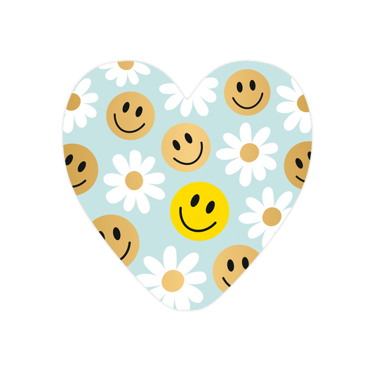 Smileys - Formaat: Standaard - Vorm: Hart - Blanco kaart - Op deze harten wenskaart is een lichtblauwe achtergrond te zien met een herhalend patroon van witte madeliefjes en beige smileygezichten. In het midden valt één felgele smiley extra op tussen de overige elementen. Het ontwerp heeft een speelse en vrolijke uitstraling door de combinatie van bloemen en lachende gezichtjes. - Snelwenskaart