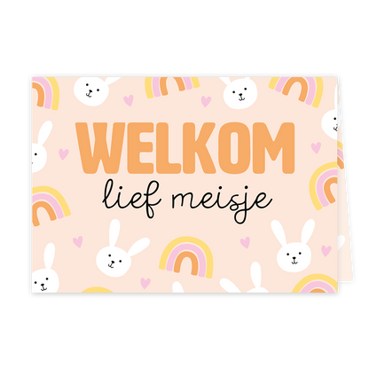 Welkom lief meisje - Formaat: Klein - Vorm: Liggend - Geboortekaart - Op deze wenskaart zijn regenbogen in de kleuren geel, paars en oranje, konijntjes in een witte kleur en hartjes in het paars, op een beige kleurige achtergrond. In het midden staat de tekst: "Welkom lief meisje". - Snelwenskaart