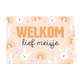 Welkom lief meisje - Formaat: Klein - Vorm: Liggend - Geboortekaart - Op deze wenskaart zijn regenbogen in de kleuren geel, paars en oranje, konijntjes in een witte kleur en hartjes in het paars, op een beige kleurige achtergrond. In het midden staat de tekst: "Welkom lief meisje". - Snelwenskaart