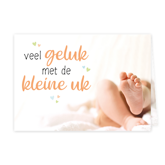 Veel geluk met de kleine uk - Formaat: Klein - Vorm: Liggend - Geboortekaart - Op deze wenskaart staan babyvoetjes met de tekst: "Veel geluk met de kleine uk". - Snelwenskaart