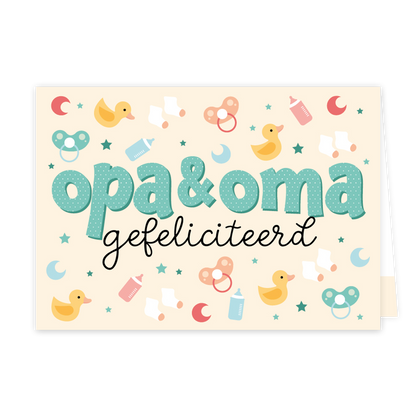 Opa en oma gefeliciteerd - Formaat: Klein - Vorm: Liggend - Geboortekaart - Op deze wenskaart staan badeentjes, speentjes, babyflesjes, sterren en halve manen, met in het midden de tekst: "Opa & oma gefeliciteerd". - Snelwenskaart