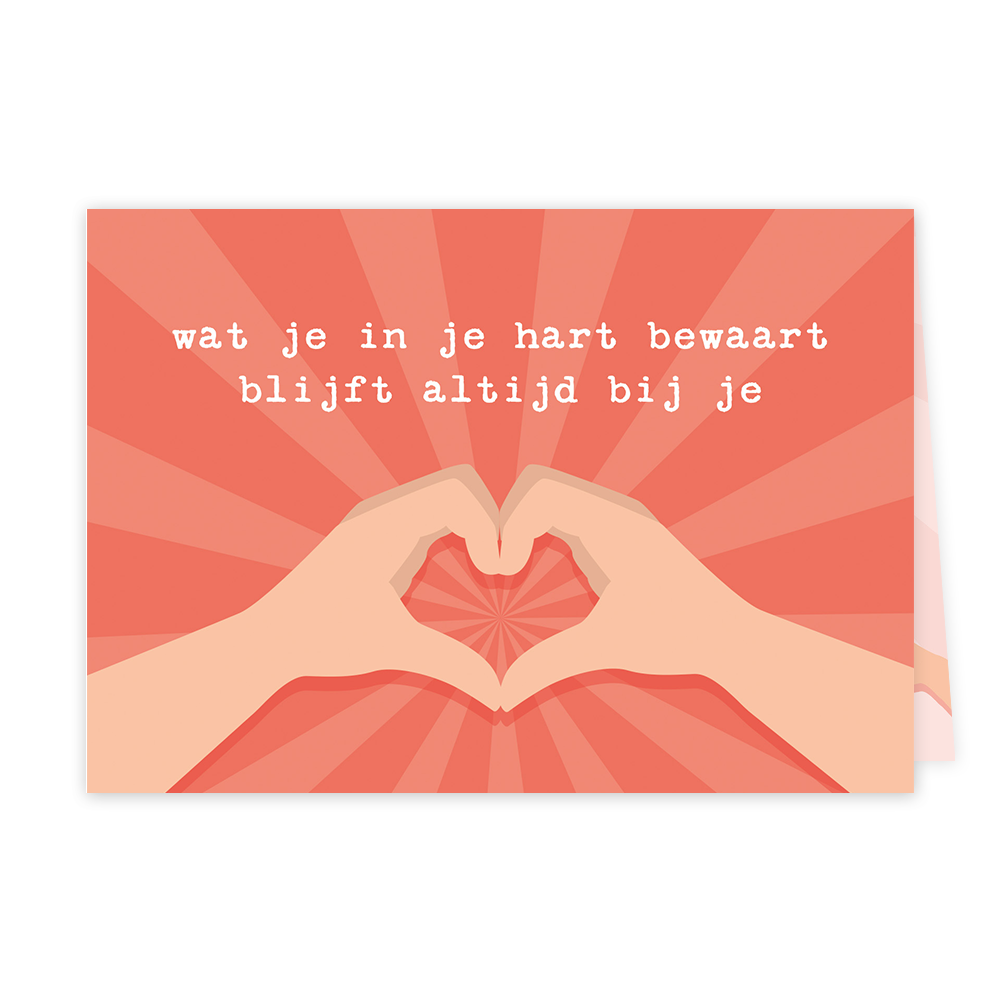 Wat je in je hart bewaart blijft altijd bij je - Formaat: Klein - Vorm: Liggend - Denken aan kaart - Op deze wenskaart zijn twee handen afgebeeld die samen de vorm van een hartje maken. De achtergrond heeft een stervormig patroon in tinten rood en roze. Boven de handen staat de tekst "wat je in je hart bewaart blijft altijd bij je" in een wit, typemachine-achtig lettertype. - Snelwenskaart