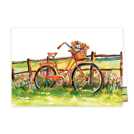 Fiets - Formaat: Klein - Vorm: Liggend - Blanco kaart - Op deze wenskaart staat een oranje fiets afgebeeld die geparkeerd staat voor een houten hek in een groen landschap. Aan het stuur van de fiets hangt een mandje dat gevuld is met een kleurrijk boeket bloemen. De voorgrond is gevuld met gras en diverse bloemen die in een losse, schilderachtige stijl zijn weergegeven. De illustratie heeft een frisse, zomerse uitstraling met een witte achtergrond. - Snelwenskaart