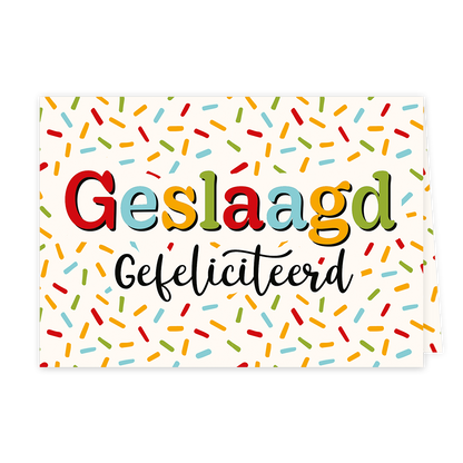 Geslaagd gefeliciteerd - Formaat: Klein - Vorm: Liggend - Geslaagd kaart - Op deze wenskaart staat confetti in diverse kleuren met in het midden de tekst: "Geslaagd gefeliciteerd". - Snelwenskaart